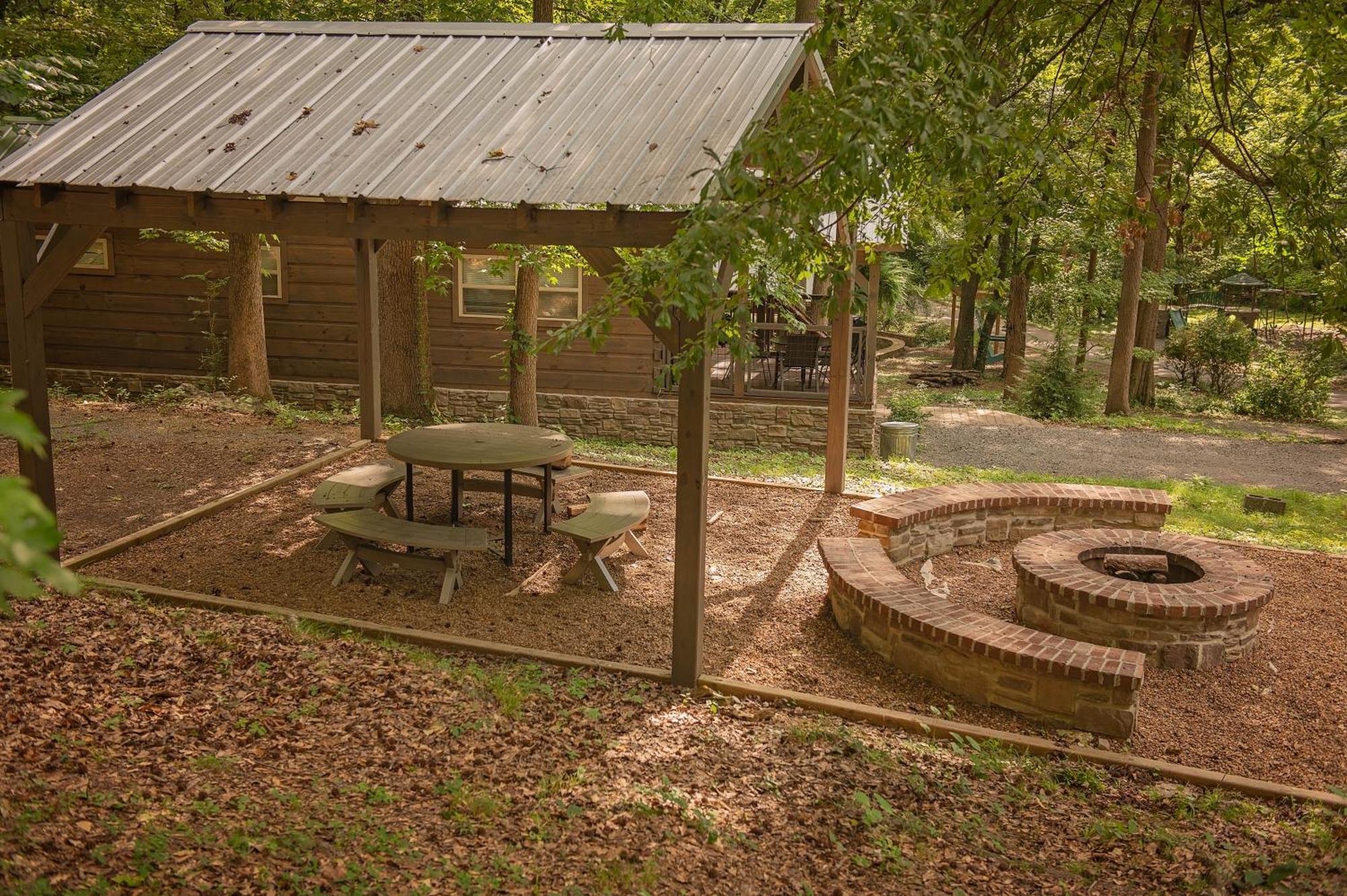 Meg Cabin Tiny Rustic Comfort On Lookout Mtn Chattanooga Exteriör bild